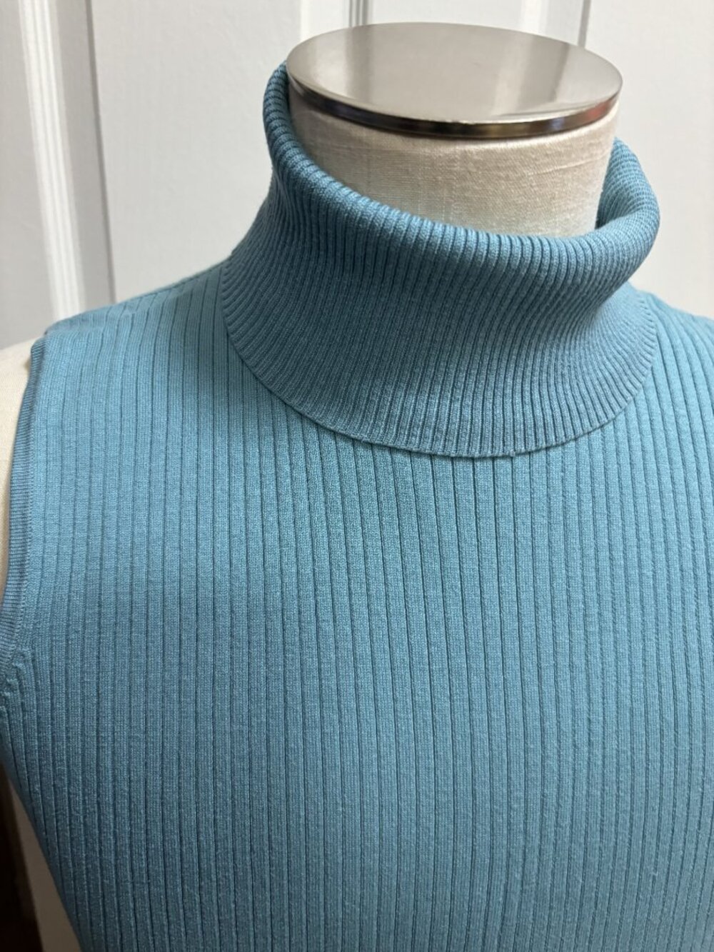 Light silk turquois, cowl neck, sleeveless, ribbed top - Picture 2 of 3